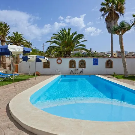 아파트 Modern In With A Shared Pool