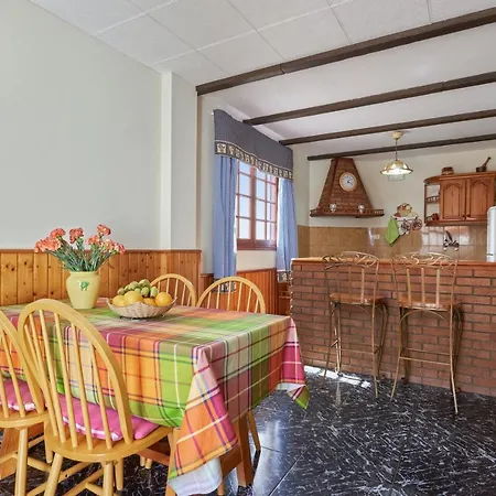 Mountain View Retreat: Charming With Pool In Apartment Buenavista Del Norte