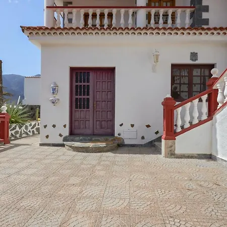 Mountain View Retreat: Charming With Pool In *