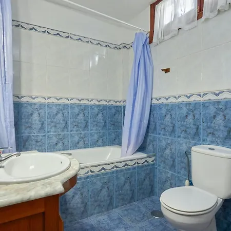 Mountain View Retreat: Charming With Pool In Apartment