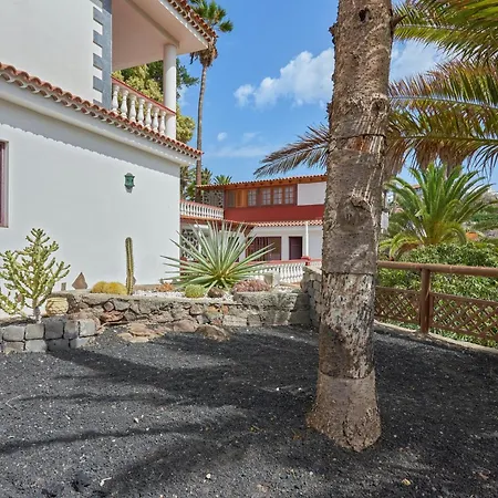 Mountain View Retreat: Charming With Pool In * Buenavista Del Norte