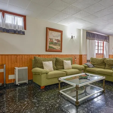 Modern In With A Shared Pool Appartement *