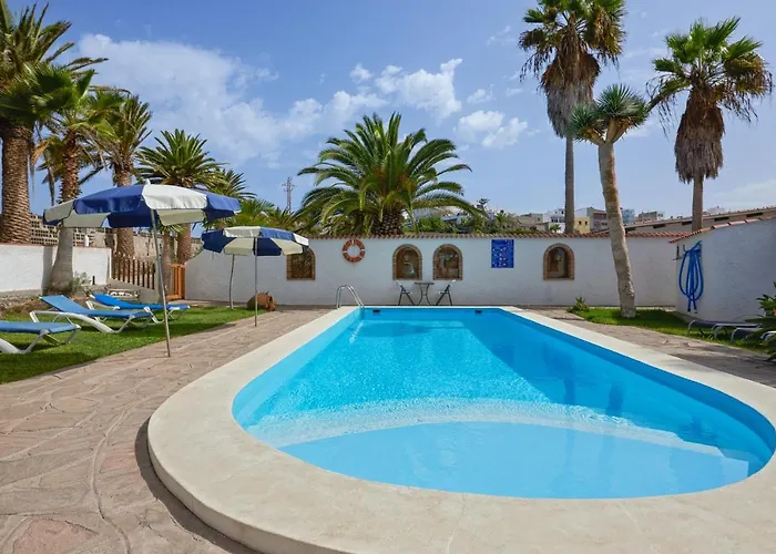 Apartman Modern In With A Shared Pool