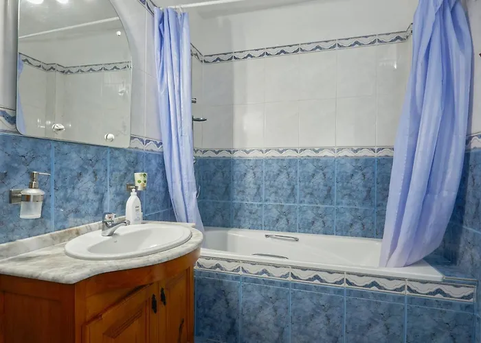 Appartement Modern In With A Shared Pool