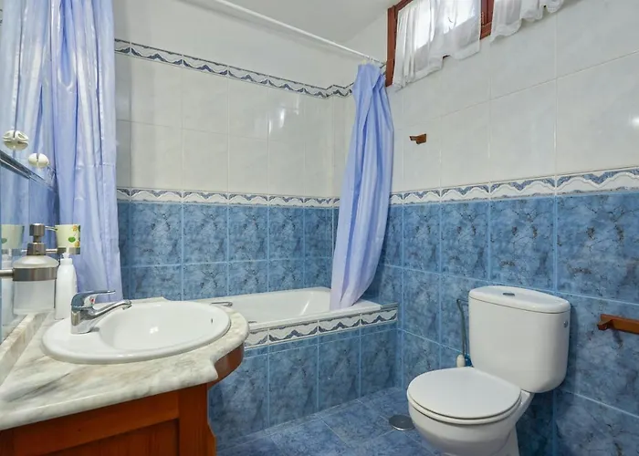 Modern In With A Shared Pool Apartman
