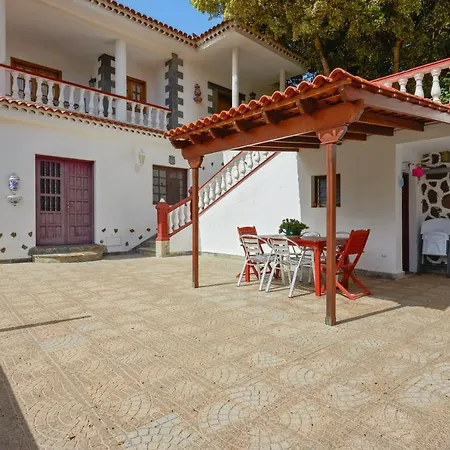 Appartement Modern In With A Shared Pool