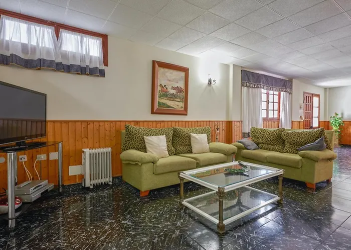 Modern In With A Shared Pool Appartement *